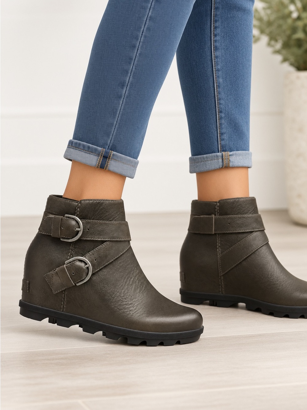 NEW Sorel WOMEN'S JOAN OF ARCTIC™ WEDGE II BUCKLE BOOTIE Size 9.5